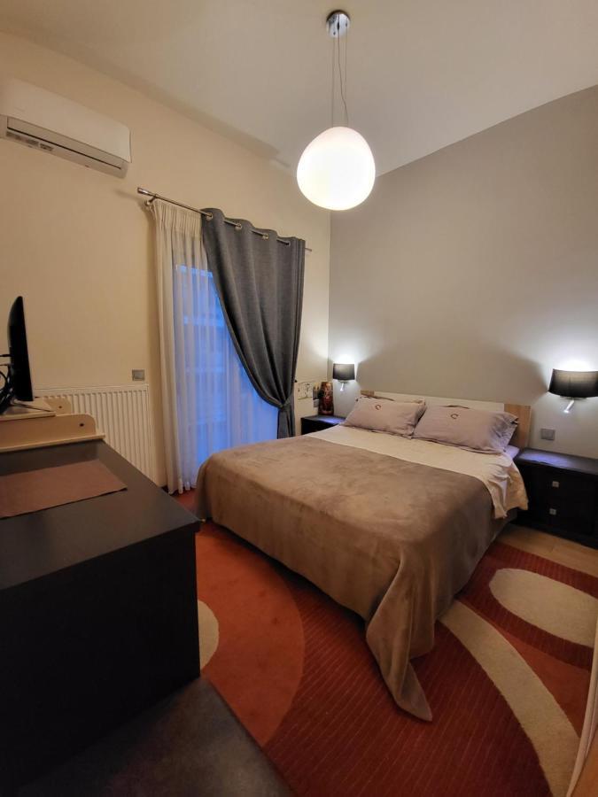 Cozy Apartment In Front Of The Park Афины Экстерьер фото