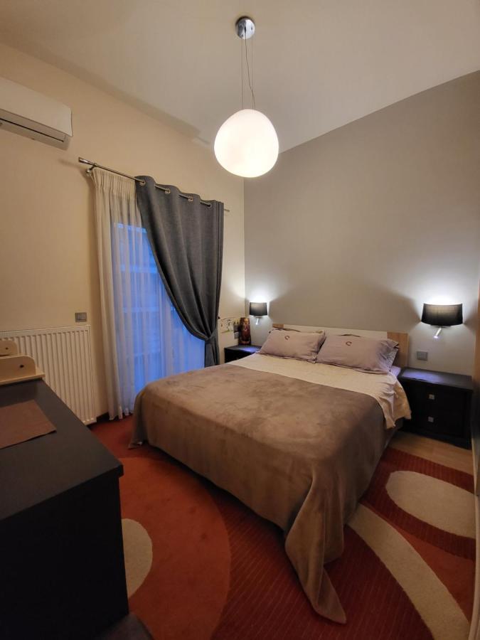 Cozy Apartment In Front Of The Park Афины Экстерьер фото